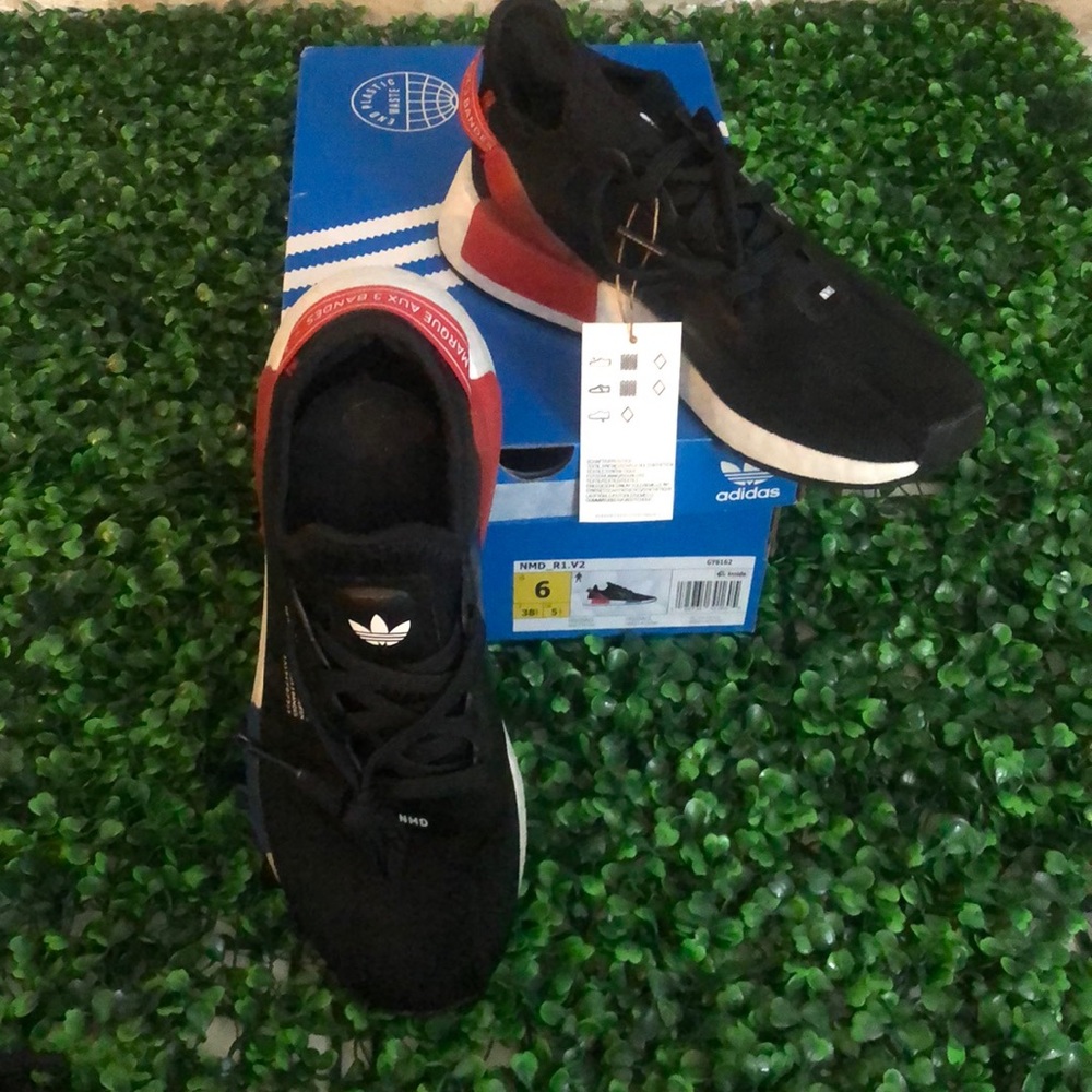 Nwt mens 6 womens 7.5 adidas nmd shoes black red blue - Picture 1 of 3